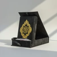 631-مصحف مخمل 14*20 بعلبة هدية مع الورد \ Velvet Quran 14*20 cm in a gift box with roses
